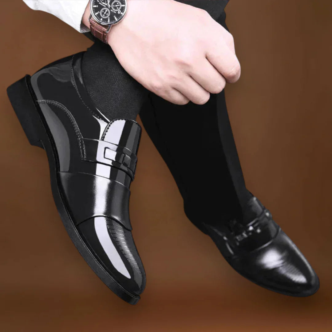 Besenyő – Tartós Kialakítás Kevert Anyagból és Párnázott Talppal