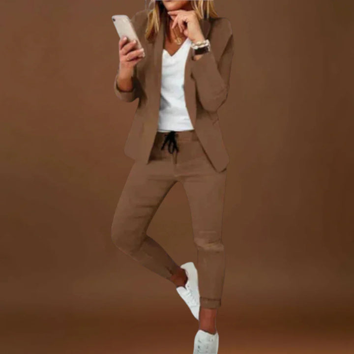 Izlína - Elegáns és kényelmes blézer.