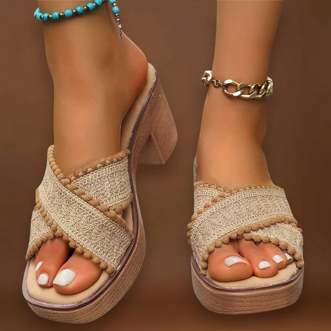 Felina-Réka - Vastag sarkú cipők keresztpántokkal