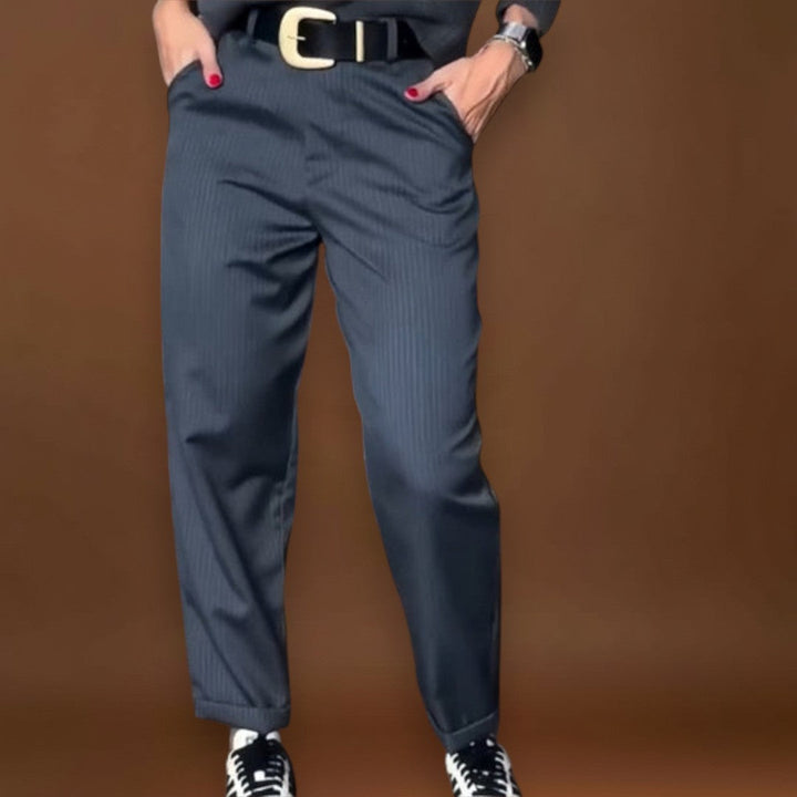 Eszmeralda - ELEGÁNS, ALAKFORMÁLÓ NADRÁG CSÍKOKKAL